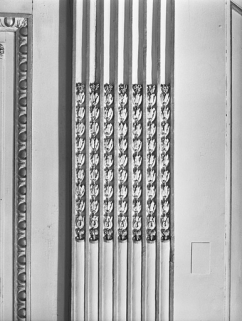 Salon de la rotonde : détail d'un pilastre. © Région Bourgogne-Franche-Comté, Inventaire du Patrimoine