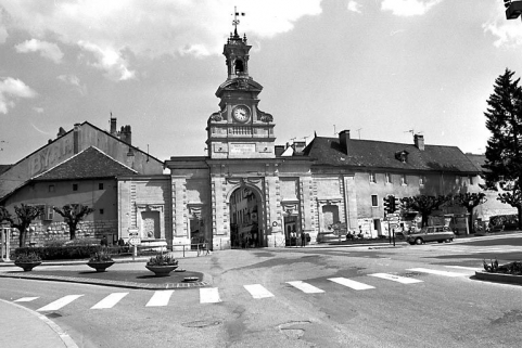 Vue d'ensemble depuis la place Saint-Pierre. © Région Bourgogne-Franche-Comté, Inventaire du patrimoine