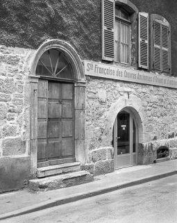 Détail : porte d'entrée. © Région Bourgogne-Franche-Comté, Inventaire du patrimoine