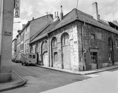 Façade sur la rue Montrieux, de trois-quarts droit. © Région Bourgogne-Franche-Comté, Inventaire du patrimoine