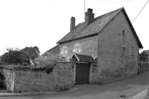 Face latérale droite. © Région Bourgogne-Franche-Comté, Inventaire du patrimoine