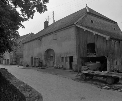 Face latérale droite vue de trois quarts droit. © Région Bourgogne-Franche-Comté, Inventaire du patrimoine