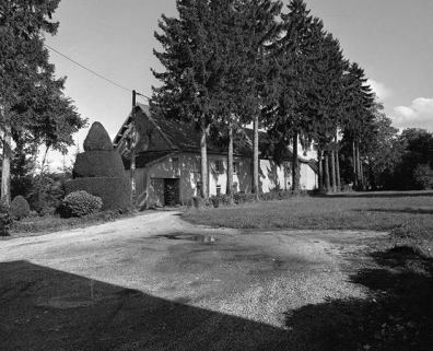 Vue générale des communs. © Région Bourgogne-Franche-Comté, Inventaire du patrimoine Vue générale des communs. © Région Bourgogne-Franche-Comté, Inventaire du patrimoine