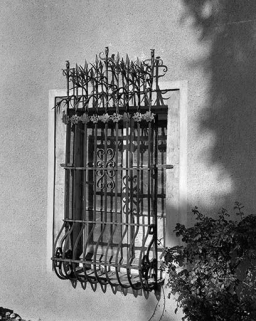 Une des baies du rez-de-chaussée des communs. © Région Bourgogne-Franche-Comté, Inventaire du patrimoine Une des baies du rez-de-chaussée des communs. © Région Bourgogne-Franche-Comté, Inventaire du patrimoine