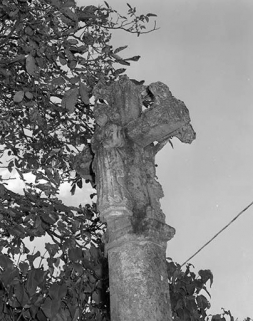 Détail : la Vierge vue de trois quarts droit. © Région Bourgogne-Franche-Comté, Inventaire du patrimoine