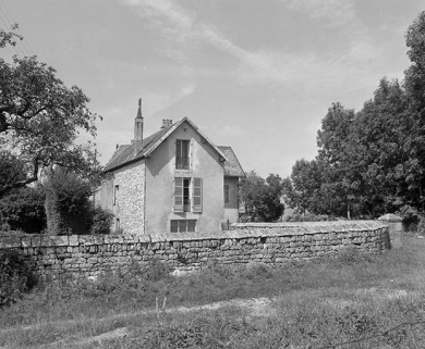 Vue générale de trois quarts gauche. © Région Bourgogne-Franche-Comté, Inventaire du patrimoine