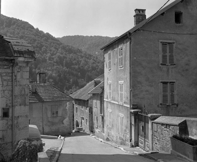 Face latérale gauche. © Région Bourgogne-Franche-Comté, Inventaire du patrimoine Face latérale gauche. © Région Bourgogne-Franche-Comté, Inventaire du patrimoine