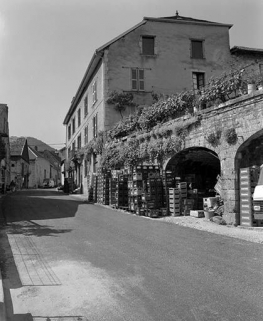 Façade antérieure de trois quarts gauche. © Région Bourgogne-Franche-Comté, Inventaire du patrimoine