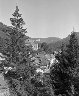 Vue générale depuis l'ouest. © Région Bourgogne-Franche-Comté, Inventaire du patrimoine Vue générale depuis l'ouest. © Région Bourgogne-Franche-Comté, Inventaire du patrimoine