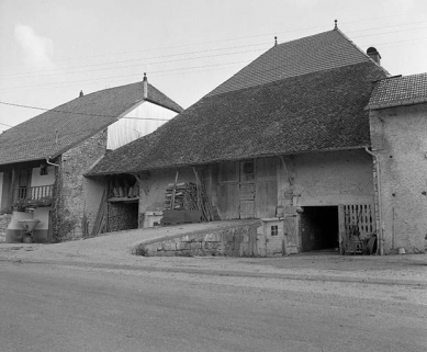 Façade antérieure vue de trois quarts droit. © Région Bourgogne-Franche-Comté, Inventaire du patrimoine Façade antérieure vue de trois quarts droit. © Région Bourgogne-Franche-Comté, Inventaire du patrimoine
