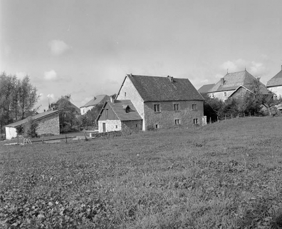 Façade postérieure vue depuis le pré. © Région Bourgogne-Franche-Comté, Inventaire du patrimoine Façade postérieure vue depuis le pré. © Région Bourgogne-Franche-Comté, Inventaire du patrimoine