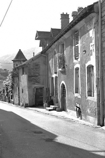 Façade antérieure vue de trois quarts droit. © Région Bourgogne-Franche-Comté, Inventaire du patrimoine