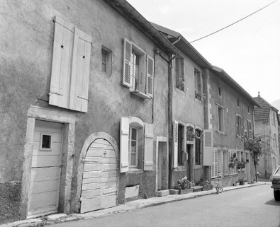 Maisons de la Grande Rue jusqu'à l'angle de la rue de l'Eglise. © Région Bourgogne-Franche-Comté, Inventaire du patrimoine