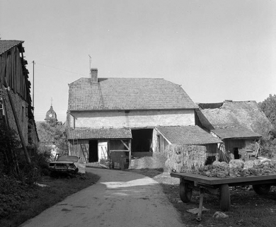 Face latérale : l'entrée de grange. © Région Bourgogne-Franche-Comté, Inventaire du patrimoine Face latérale : l'entrée de grange. © Région Bourgogne-Franche-Comté, Inventaire du patrimoine