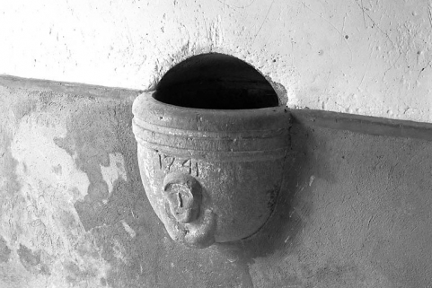 Vue du bénitier portant la date 1741. © Région Bourgogne-Franche-Comté, Inventaire du patrimoine