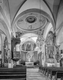 Intérieur : la nef et le choeur vus depuis l'entrée. © Région Bourgogne-Franche-Comté, Inventaire du patrimoine