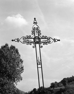 Détail de la croix monumentale. © Région Bourgogne-Franche-Comté, Inventaire du patrimoine