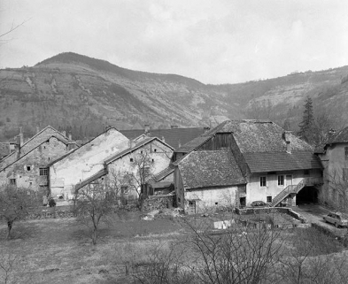 Vue d'ensemble du revers des maisons, fermes de la rue Gérard. © Région Bourgogne-Franche-Comté, Inventaire du patrimoine