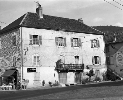 Façade antérieure vue de trois quarts gauche. © Région Bourgogne-Franche-Comté, Inventaire du patrimoine