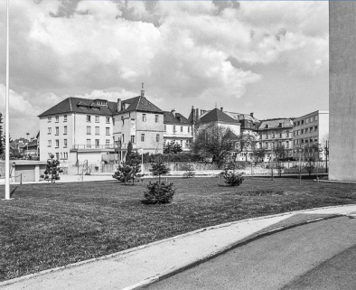 Façade postérieure. Vue d'ensemble de trois quarts gauche. © Région Bourgogne-Franche-Comté, Inventaire du patrimoine
