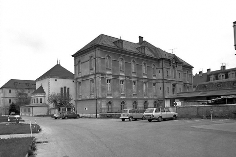 Façade postérieure, vue d'ensemble de trois quarts. © Région Bourgogne-Franche-Comté, Inventaire du patrimoine