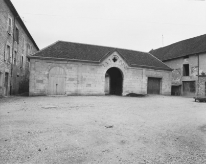 Vue générale de la façade ouest. © Région Bourgogne-Franche-Comté, Inventaire du patrimoine