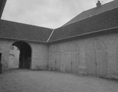 Cour intérieure, angle nord-est. © Région Bourgogne-Franche-Comté, Inventaire du patrimoine
