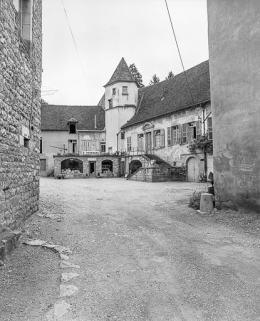Angle sud de la cour. © Région Bourgogne-Franche-Comté, Inventaire du patrimoine