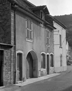 Façade antérieure vue de trois quarts gauche. © Région Bourgogne-Franche-Comté, Inventaire du patrimoine