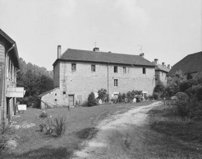 Logement d'ouvriers (C) en 1980.Façade postérieure vue depuis l'ouest. © Région Bourgogne-Franche-Comté, Inventaire du patrimoine
