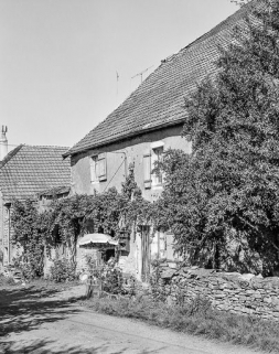 Vue d'ensemble de trois quarts droit. © Région Bourgogne-Franche-Comté, Inventaire du patrimoine