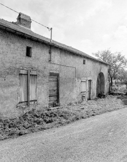 Façade antérieure de trois quarts gauche. © Région Bourgogne-Franche-Comté, Inventaire du patrimoine