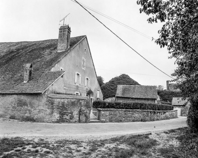 Façade antérieure et dépendances. © Région Bourgogne-Franche-Comté, Inventaire du patrimoine