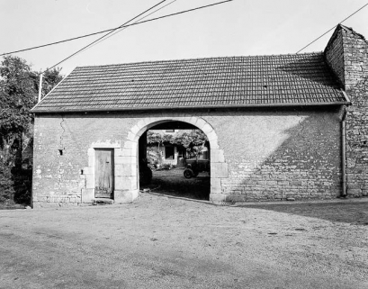 Bâtiment d'entrée sur cour. © Région Bourgogne-Franche-Comté, Inventaire du patrimoine