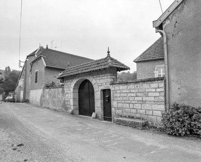 Vue de trois quarts droit. © Région Bourgogne-Franche-Comté, Inventaire du patrimoine