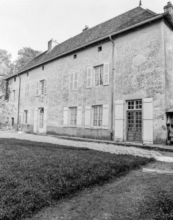Habitation de droite : façade sur cour. © Région Bourgogne-Franche-Comté, Inventaire du patrimoine