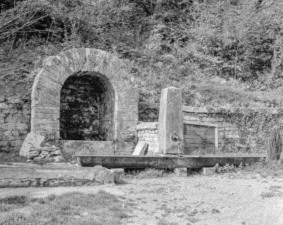 Détail : fontaine et abreuvoir. © Région Bourgogne-Franche-Comté, Inventaire du patrimoine