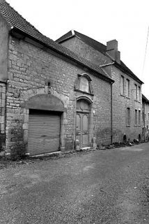 Façade sur rue. © Région Bourgogne-Franche-Comté, Inventaire du patrimoine Façade sur rue. © Région Bourgogne-Franche-Comté, Inventaire du patrimoine