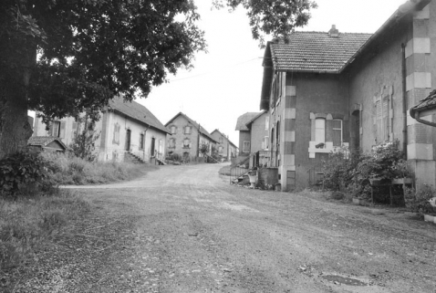 Cité ouvrière en 1980. SRI. Enquête régionale sur les bâtiments industriels (1979-1981). © Région Bourgogne-Franche-Comté, Inventaire du patrimoine