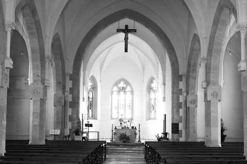 Vue de la nef et du choeur depuis l'entrée. © Région Bourgogne-Franche-Comté, Inventaire du patrimoine