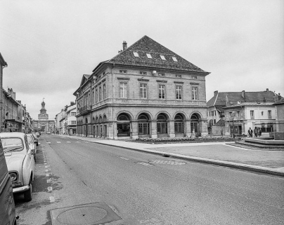 Façade antérieure et façade latérale droite. © Région Bourgogne-Franche-Comté, Inventaire du patrimoine