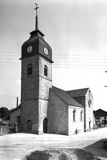 Façade antérieure et face latérale droite. © Région Bourgogne-Franche-Comté, Inventaire du patrimoine