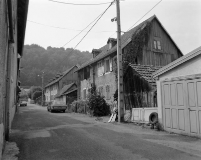 Logements ouvriers rue du Préau en 1981, aujourd'hui détruits. © Région Bourgogne-Franche-Comté, Inventaire du patrimoine