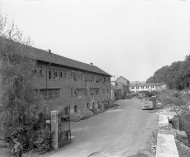 Façade est de l'atelier de montage de pendules (?) en 1981. © Région Bourgogne-Franche-Comté, Inventaire du patrimoine