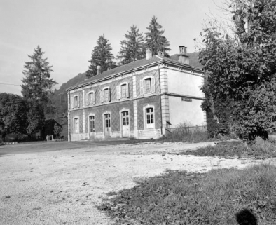 Ornans, façade antérieure de la gare de voyageurs. © Région Bourgogne-Franche-Comté, Inventaire du patrimoine
