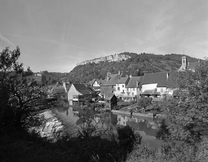 Façades postérieures des maisons de la rue Edouard-Bastide depuis le pont de Nahin. © Région Bourgogne-Franche-Comté, Inventaire du patrimoine