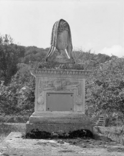 Monument funéraire de Jean-Charles Japy en 1981. © Région Bourgogne-Franche-Comté, Inventaire du patrimoine