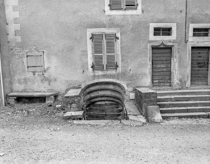 Maison située rue de l'Eglise : porte de cave. © Région Bourgogne-Franche-Comté, Inventaire du patrimoine