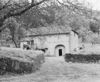 Façade antérieure, vue de trois quarts. © Région Bourgogne-Franche-Comté, Inventaire du patrimoine