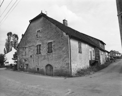Façades postérieure et latérale droite. © Région Bourgogne-Franche-Comté, Inventaire du patrimoine